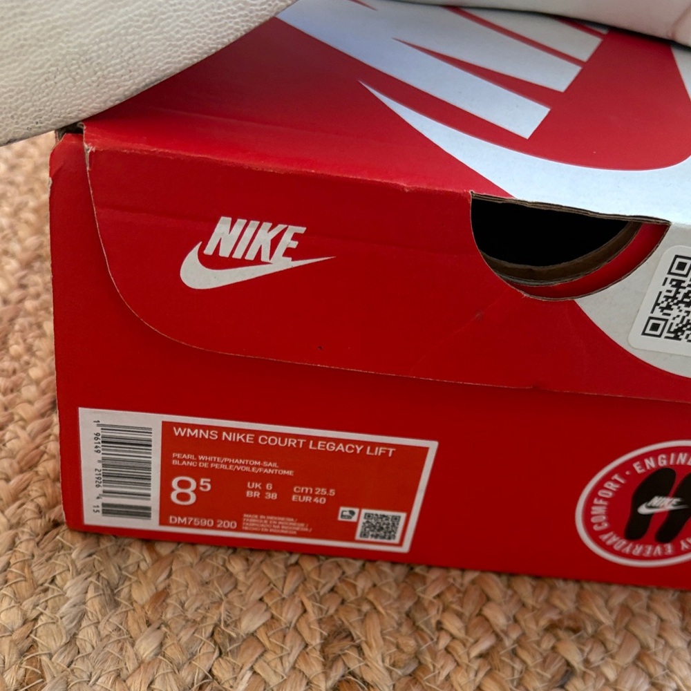 Nike women’s  Beige court legacy lift platform tennis shoes - Picture 3 of 4